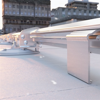 Both Snow Titan -M (Shown) and ColorSnap  -M feature time-saving snap-in Ice Clips.