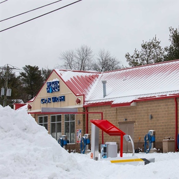Water Works Car Wash facility with AceClamp’s 2-bar snow stops for metal roofing