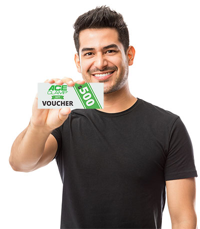 contractor-holds-aceclamp-500-dollar-gift-voucher